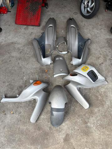 Gilera runner 50cc 125cc 180cc 200cc kappenset beschikbaar voor biedingen