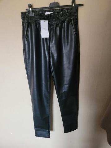 Nieuwe Nep Leren Broek beschikbaar voor biedingen