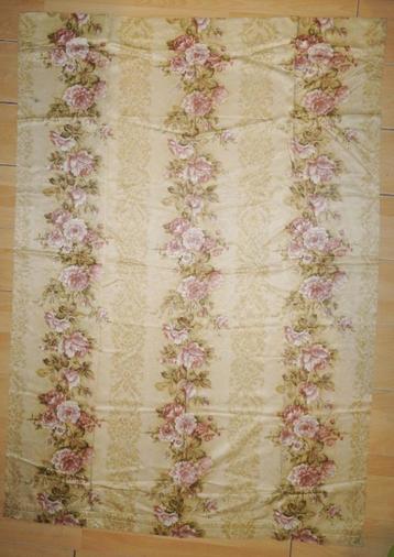 Retro / vintage. Gebloemd overgordijn beschikbaar voor biedingen