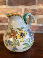 Vintage Gouda kannetje met bloemmotief, Huis en Inrichting, Woonaccessoires | Vazen, Gebruikt, Overige kleuren, Aardewerk of Porselein