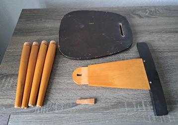 Leuk retro kinderstoeltje beschikbaar voor biedingen