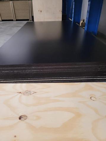 Betonplex platen beschikbaar voor biedingen