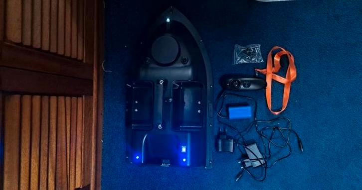 Voerboot Topstaat! (Overcompleet), Watersport en Boten, Hengelsport | Karpervissen, Zo goed als nieuw, Ophalen of Verzenden