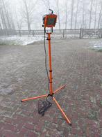 Halogeen bouwlamp op statief in nieuwstaat., Met statief, Ophalen of Verzenden, Zo goed als nieuw, Lamp met armatuur