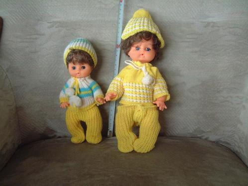 2 oude vintage pop popjes met gele kleding, Verzamelen, Poppen, Pop, Ophalen of Verzenden