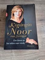 Koningin Noor van Jordanië - Een leven in het teken van vr, Boeken, Biografieën, Ophalen of Verzenden, Gelezen, Koningin Noor