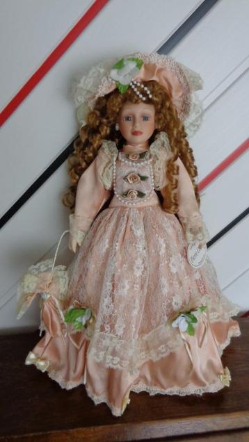 Drie mooie poppen te koop beschikbaar voor biedingen
