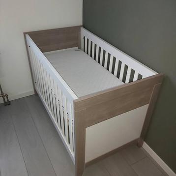 Ledikant compleet met matras beschikbaar voor biedingen