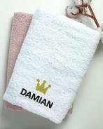 Kerst of Sint tip?  Handdoek geborduurd met naam en kroontje, The River House, Info@theriverhouse.nl, Overige kleuren, Handdoek