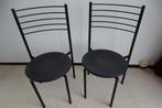 2 Zwarte metalen stoelen, Huis en Inrichting, Stoelen, Ophalen, Gebruikt, Twee, Zwart