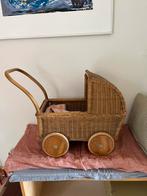 Rotan houten poppenwagen, Kinderen en Baby's, Speelgoed | Houten speelgoed, Gebruikt, Ophalen of Verzenden, Duw- of Trekspeelgoed