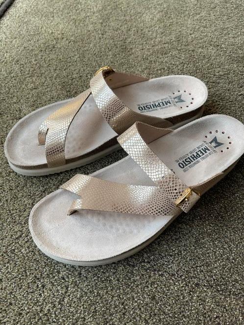 Mephisto goudkleurig maat 43 gisteren 1x gedragen, Kleding | Dames, Schoenen, Zo goed als nieuw, Sneakers of Gympen, Ophalen of Verzenden