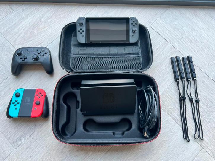 Nintendo Switch uitgebreide set, Spelcomputers en Games, Spelcomputers | Nintendo Switch, Zo goed als nieuw, Switch Original, Met 3 controllers of meer
