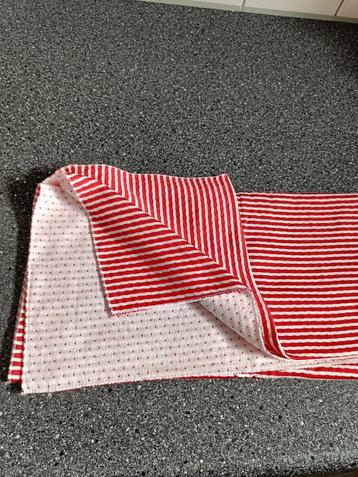 Rood/Wit sjaaltje - nieuw beschikbaar voor biedingen