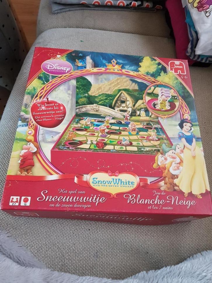 Het spel van sneeuwwitje en de zeven dwergen. ganzenbord, Hobby en Vrije tijd, Gezelschapsspellen | Bordspellen, Zo goed als nieuw