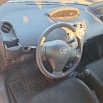 Toyota Yaris 1.0 12V Vvt-i 5DR Terra 2010 Grijs, Auto's, Voorwielaandrijving, 750 kg, 960 kg, Handgeschakeld