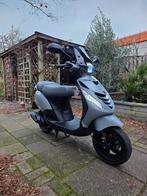 Piaggio Zip 2 takt BROM! 9000km 2014! (Geel kenteken tweetak, Fietsen en Brommers, Scooters | Piaggio, Ophalen, Zo goed als nieuw