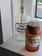 2 antieke apothekersflessen gebrandschilderde etiketten €19, Ophalen of Verzenden