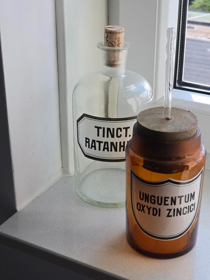 2 antieke apothekersflessen gebrandschilderde etiketten €19, Antiek en Kunst, Antiek | Glas en Kristal, Ophalen of Verzenden