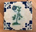 Delfts Blauw tegel antiek met Bloem zeldzaam, Antiek en Kunst, Ophalen of Verzenden