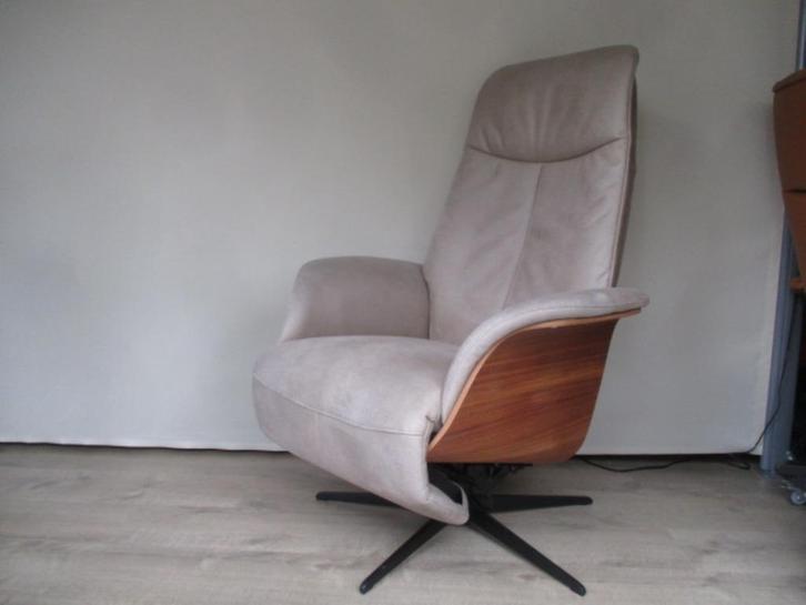 NIEUWSTAAT Hjort Knudsen relaxfauteuil beige stof elektr. v., Huis en Inrichting, Fauteuils, Zo goed als nieuw, Hout, Metaal, Stof