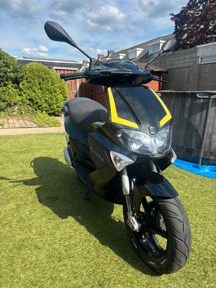 Gilera Runner RST, Fietsen en Brommers, Scooters | Piaggio, Zo goed als nieuw, Overige modellen, Maximaal 45 km/u, Benzine, Ophalen