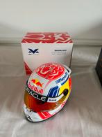 Verstappen Helm 1:2 Seizoen 2023 Schuberth, Ophalen of Verzenden, Zo goed als nieuw, Formule 1