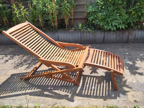 Houten ligstoel, FSC hout, i.z.g.s., met apart voetenbankje, Tuin en Terras, Ligbedden, Zo goed als nieuw, Hout, Ophalen