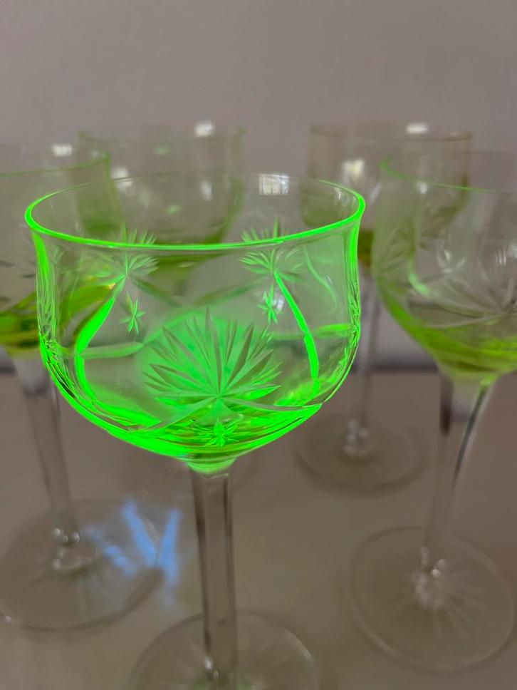 Uranium Wijnglazen Set van 5, Antiek en Kunst, Antiek | Glas en Kristal, Ophalen of Verzenden