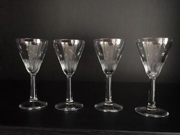 4 antieke borrelglaasjes op voet,vintage glas, likeurglas beschikbaar voor biedingen