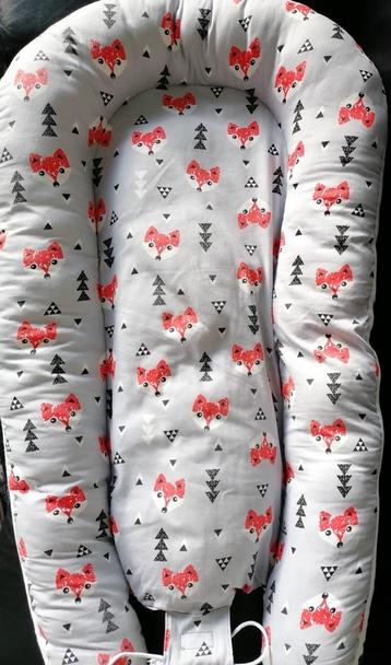 Als nieuw, mooi schoon babynestje met leuke print en koord!  beschikbaar voor biedingen
