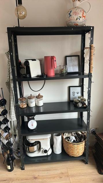 Stellingkast zwart beschikbaar voor biedingen