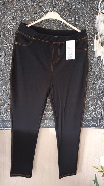 Zwarte  tregging- Maat 42/44 ) of groter beschikbaar voor biedingen