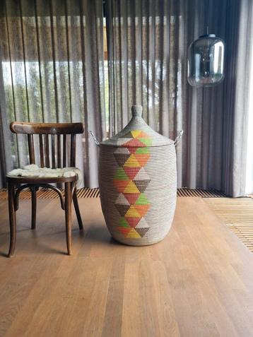 Afrikaanse wasmand XL handgemaakte opbergmand met Deksel beschikbaar voor biedingen