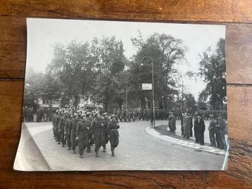 Persfoto Parade Stoottroepen Eindhoven 1945  beschikbaar voor biedingen