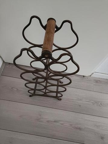 Brocante Wijnrek Gietijzer - 8 Flessen beschikbaar voor biedingen
