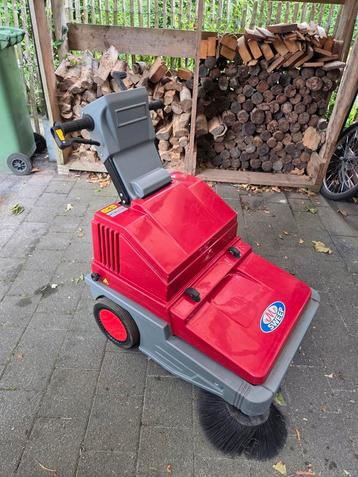proffesionele veegmachine 12v met lader M Sweep beschikbaar voor biedingen