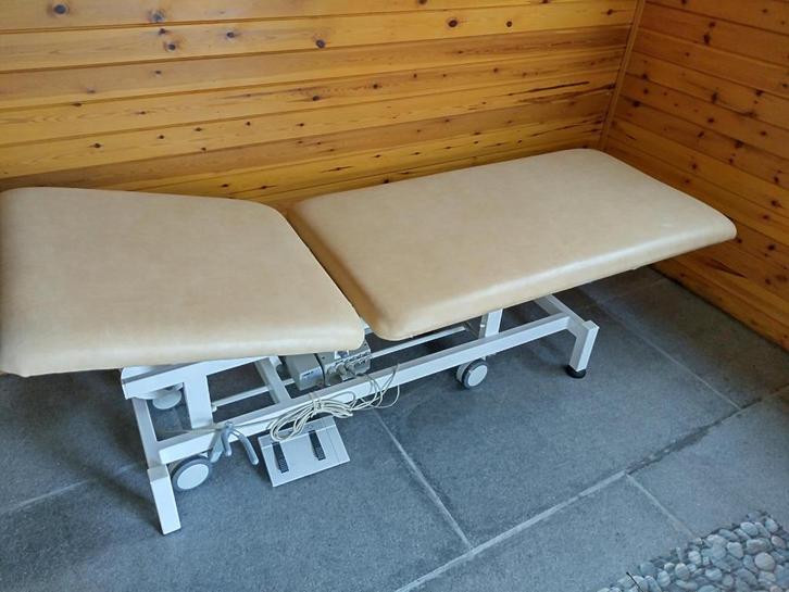 Elektrische onderzoeks- en massagetafel, Sport en Fitness, Massageproducten, Zo goed als nieuw, Massagetafel, Ophalen