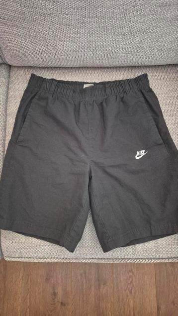 Nike sportbroekje. beschikbaar voor biedingen
