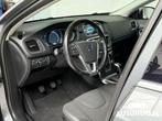 Volvo V40 2.0 T2 Momentum PANODAK NAVI PDC 17"LMV TREKHAAK, Voorwielaandrijving, 65 €/maand, Stof, Gebruikt