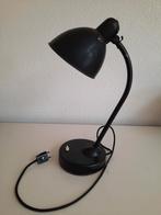 Oude bureaulamp, metalen kap, zwart. Opnieuw bedraad., Antiek en Kunst, Curiosa en Brocante, Ophalen of Verzenden