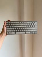 Bluetooth zilver en wit toetsenbord / keyboard, Computers en Software, Toetsenborden, Verzenden, Draadloos, Qwerty, Unknown