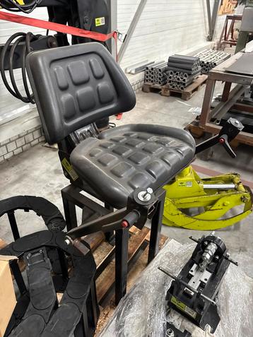 Industriële stoel met frame en joystick bevestiging beschikbaar voor biedingen