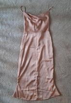 Jurk champagne kleur/beige lang model maat S nieuw Boohoo, Kleding | Dames, Jurken, Beige, Nieuw, Ophalen of Verzenden, Maat 36 (S)