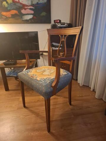 Antieke stoel in perfecte staat beschikbaar voor biedingen