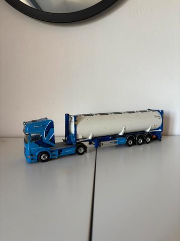 Vrachtwagen Scania + tankwagen te koop zo goed als nieuw beschikbaar voor biedingen