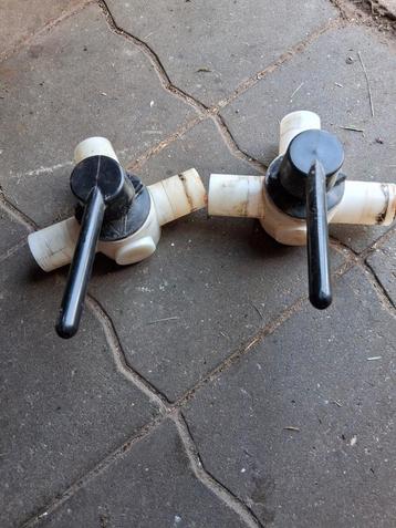 2 stuks driewegkraan kunststof dia inw 45 mm beschikbaar voor biedingen