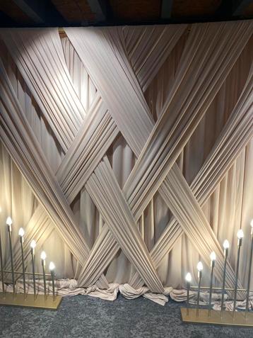 Backdrop vlechtgordijn taupe te huur!! beschikbaar voor biedingen