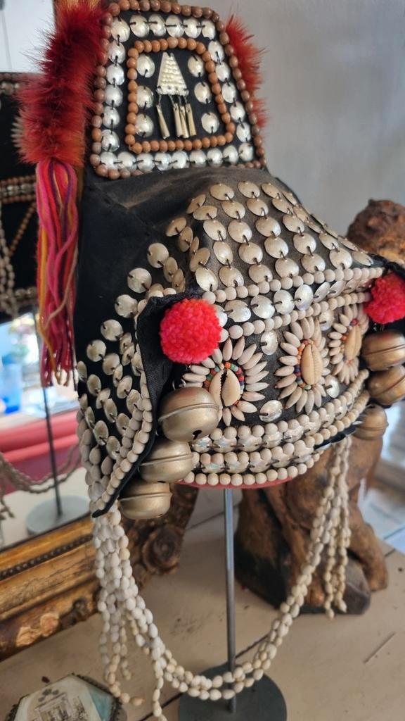Traditioneel Oude Akha ceremoniële hoofdtooi
In goede staat, Antiek en Kunst, Kunst | Niet-Westerse kunst, Ophalen of Verzenden