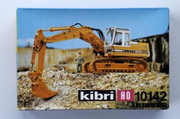 2 Nieuwe Kibri bouwdozen van Liebherr graafmachines (H0) beschikbaar voor biedingen